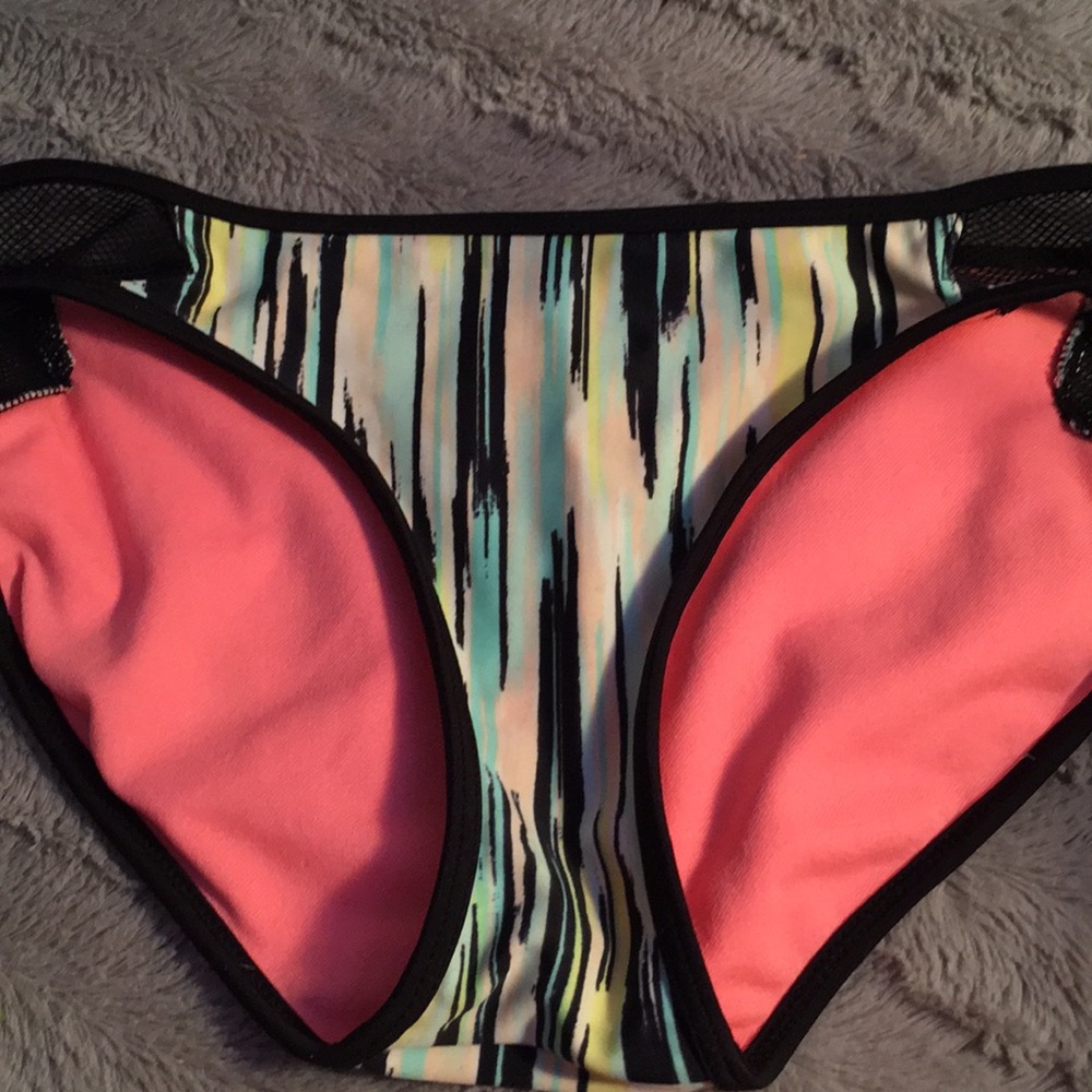 patterned bikini bottoms